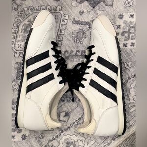 ADIDAS CLASSIC  WHITE & BLACK DRAGON 🚺 WOMEN’S 8.5 GREAT CONDITION
